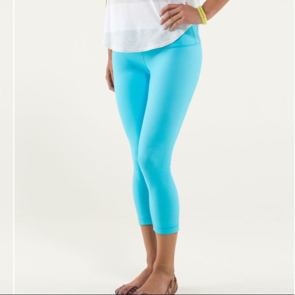 NWT! Rare Lululemon Wunder Under Crop Blue Denim